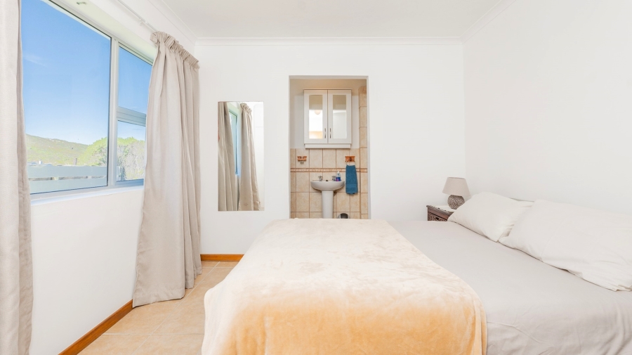 6 Bedroom Property for Sale in Suiderstrand Western Cape